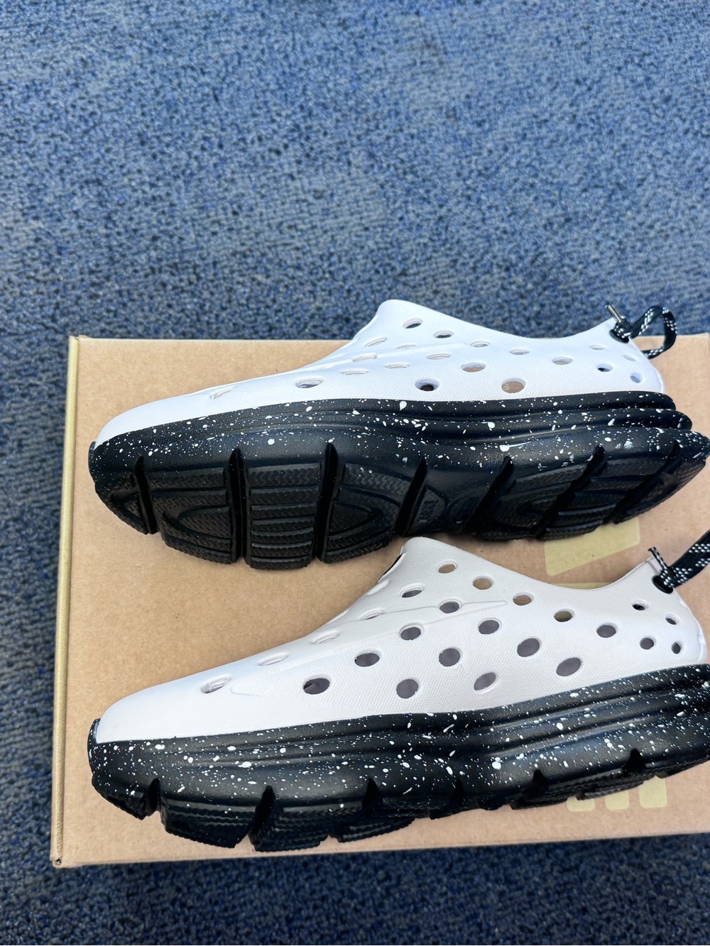 KANE Recovery Shoes NEW IN BOX White/Black Speckle Size M5/W7 - Picture 5 of 8